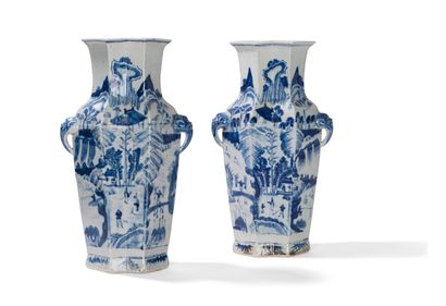 Paire de doubles vases en porcelaine bleu...