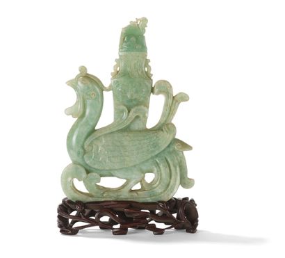 null Vase en quartz sculpté 

Chine, XXème siècle

A décor d'un phénix supportant...