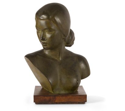 null NAM THAI (XXème siècle)

Buste de femme en bronze à patine brune, la tête tournée...