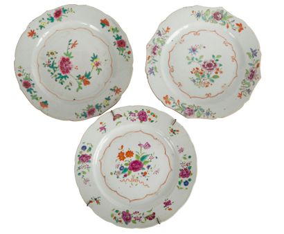 null Dix assiettes en porcelaine famille rose

Chine, XVIIIème siècle

A décor de...
