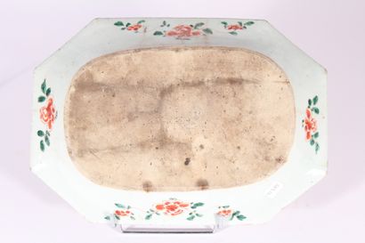 null Plat octogonal en porcelaine famille verte

Chine, époque Kangxi (1662-1722)

A...