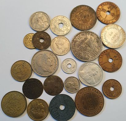 null 22 monnaies dont : Indochine (14), Réunion 50Cts 1896, Réunions 3 Sous(1781...