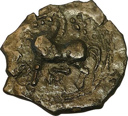 null Carnutes. 1er s. av. J.C. Bronze au cheval entre deux rosaces. 3,73grs. D.T...