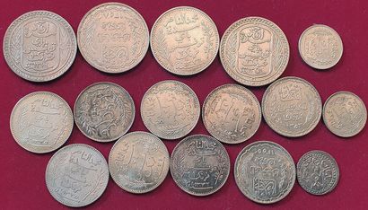 null Tunisie. 16 monnaies argent : Dont 10 Francs 1930, 1932. Très joli lot. TTB+...
