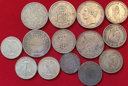 null Monnaies du Monde. 14 monnaies en argent : Belgique 5 Francs (3 ex. dont Duc...
