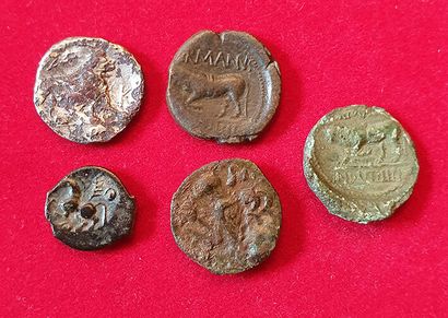 null Gaule. 5 monnaies dont Massalia drachme (fourrée), Gaules Belgique Bronze GERMANVS...