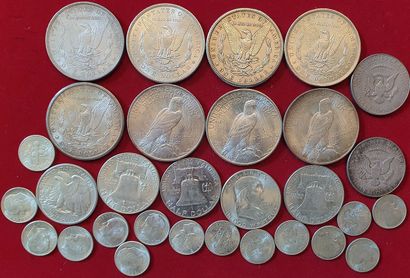 null USA. 30 monnaies en argent : Morgan Dollars 1880S, 85o, 86, 99o, 1900, Peace...