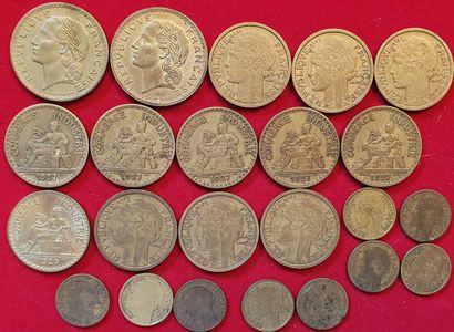 null IIIe République. 23 monnaies : 2 Francs CDC 1927 (5 ex.), 1926 (SUP), 2 Francs...
