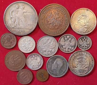 null Russie. 14 monnaies dont 9 en argent : Types et années diverses 19e et 20e siècle....