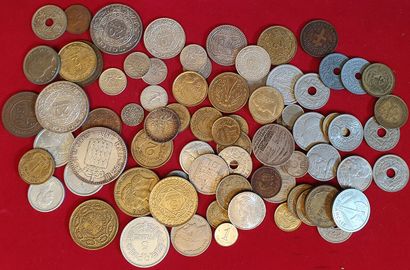 null France et ex. Colonies. 78 monnaies dont 13 en argent : 1 Franc 1901 (SPL),...