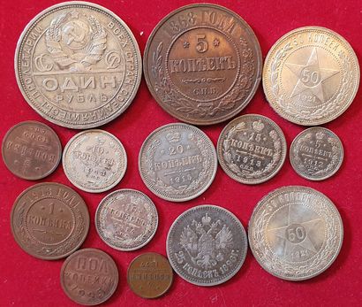 null Russie. 14 monnaies dont 9 en argent : Types et années diverses 19e et 20e siècle....