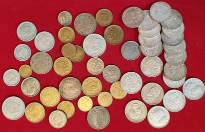 null Monaco. 50 monnaies dont 20 en argent : 20 x 5 Francs argent Rainier III, le...