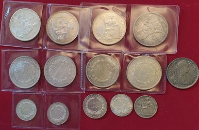 null Indochine. 14 monnaies : 9 Piastres dont 8 en argent 1887, 96, 98, 1913, 21,...