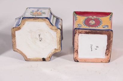 null Alfred RENOLEAU

Two earthenware inkwells with polychrome decoration of flowers

Beginning...