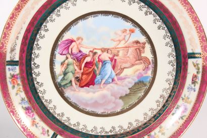 null Decorative porcelain dishes, full decoration of mythological scenes

Late 19th,...