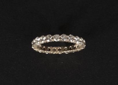 null 
American wedding band in gold 750 thousandths set with 22 diamonds of approximately...