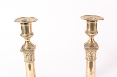 null Pair of ormolu candlesticks decorated with palmettes and pearl frieze

19th...