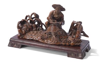 null Carved wooden group of a fisherman

China, 20th century

H.: 12,5 cm, L.: 25...