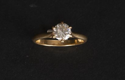 null Ring in yellow gold 750 thousandths set with a brilliant of approximately 1,05...