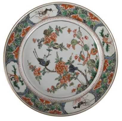 null Pair of green family porcelain plates 

China, 18th century

With a central...