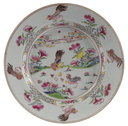 null Assiette en porcelaine famille rose

Chine, XVIIIème siècle

A décor de coq,...
