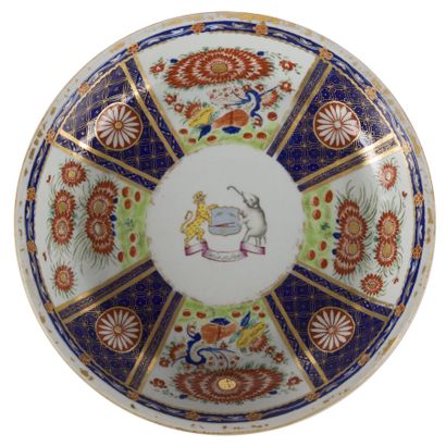 null Coupe en porcelaine polychrome pour le marché indien

Chine, XVIIIème siècle

A...