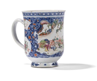 null Large Famille Rose porcelain cup

China, second half of the 18th century

Decorated...
