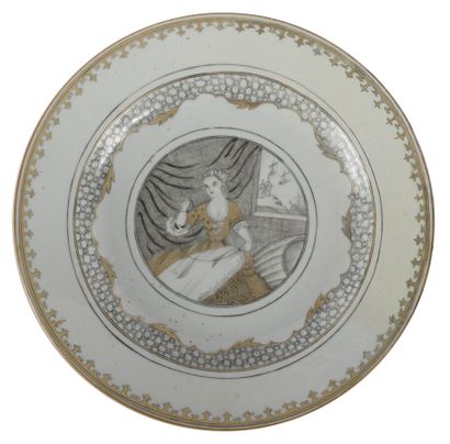 null Gold and grey porcelain plate

China, circa 1750

With central decoration of...