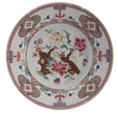 null Assiette en porcelaine famille rose et bianco-sopra-bianco

Chine, XVIIIème...