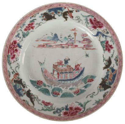 null Famille rose porcelain plate

China, 18th century

Decorated with three children...