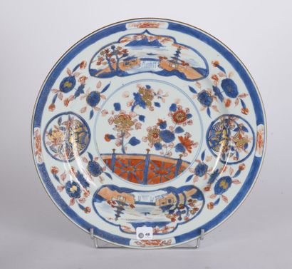 null Chinese Imari porcelain dish

China, 18th century

With central decoration of...