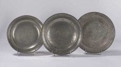 BORDEAUX - Three dishes with molded edge,...