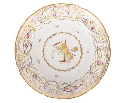 null Bordeaux

Plate with contoured edge in porcelain with polychrome decoration...