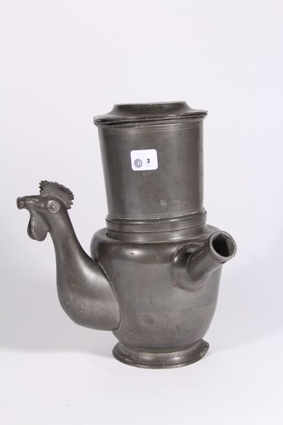  Très curieuse cafetière à filtre, bec en forme de coq. XIXème siècle.