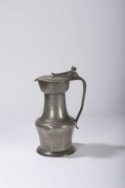 null LIBOURNE - Pitcher with shoulder, poucier with acorns, punch inside the lid:...