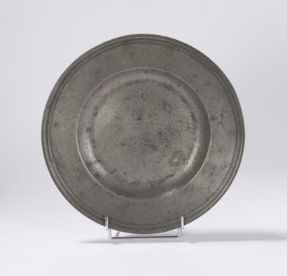 null BESANÇON - Dish with wide wing surrounded by a multiple molding. Mark of Jacques...