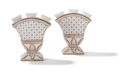 null Bordeaux

Pair of porcelain tulip pots of baluster form with three tubes with...