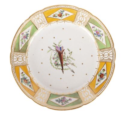 null Bordeaux

Plate with contoured edge in porcelain with polychrome decoration...