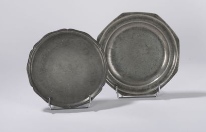 Small dish with octagonal contour, and small...