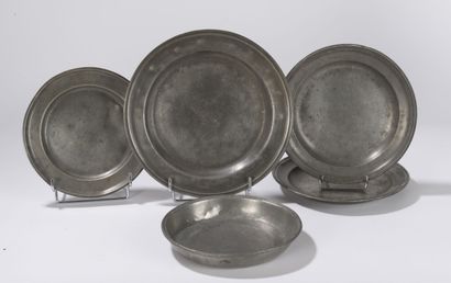 Five dishes and plates with molded edges,...