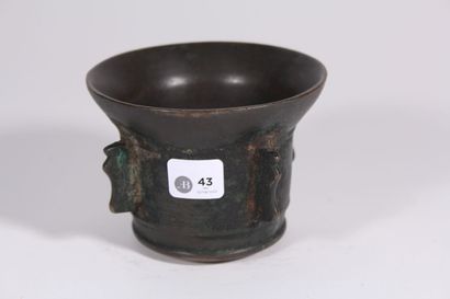 null Bronze mortar with four protruding buttresses. France, 18th century. Height...