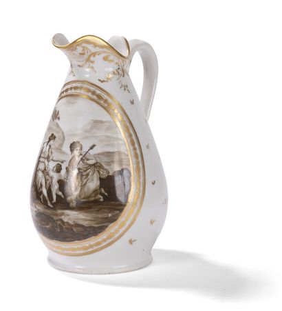 null Bordeaux

Water pot in the form of a porcelain jug with grisaille decoration...