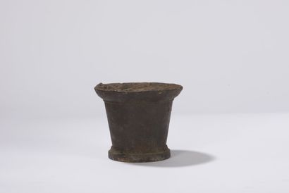 null Truncated cone-shaped mortar in cast iron. Anjou ?, XVIIIth century. Height...