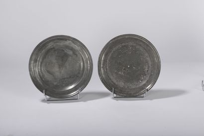 Ste FOY la GRANDE - Two plates with moulded...