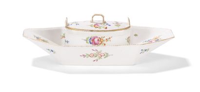 null Bordeaux

Beurrier ovale couvert en porcelaine en forme de baquet sur plateau...