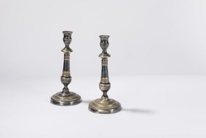 null Pair of candlesticks in old silver plated metal, Restoration period.