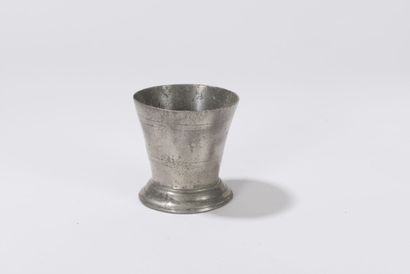 null BORDEAUX - Truncated conical beaker, hallmarked on the outside bottom : crowned...