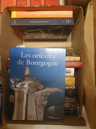 null Orfèvrerie
ORFÈVRERIES RÉGIONALES
Réunion de 10 volumes : - Les orfèvres de...