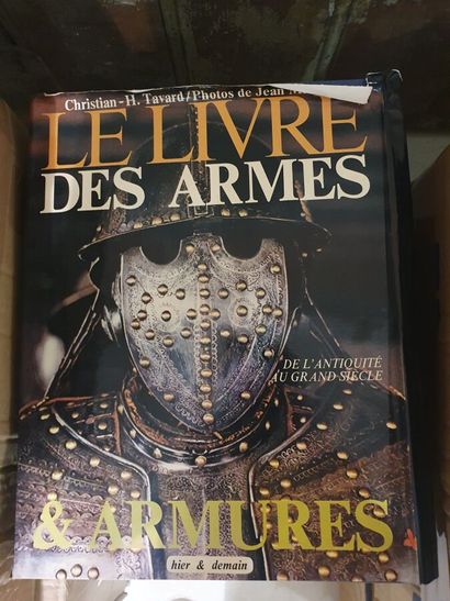 ARMES - ARMURES
Réunion d'environ 9 volumes...