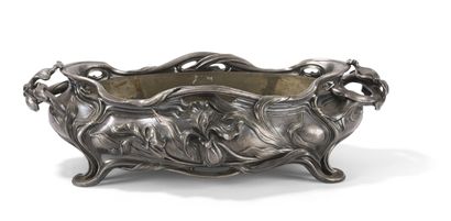 null Victor SAGLIER (1809-1894)

OVAL MOVING GARDEN IN SILVERED BRONZE decorated...